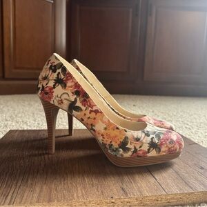 Christian Siriano Size 9.5 Like New Floral Heels